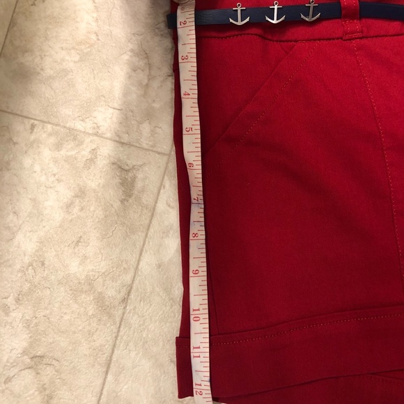 Red shorts - Picture 3 of 9